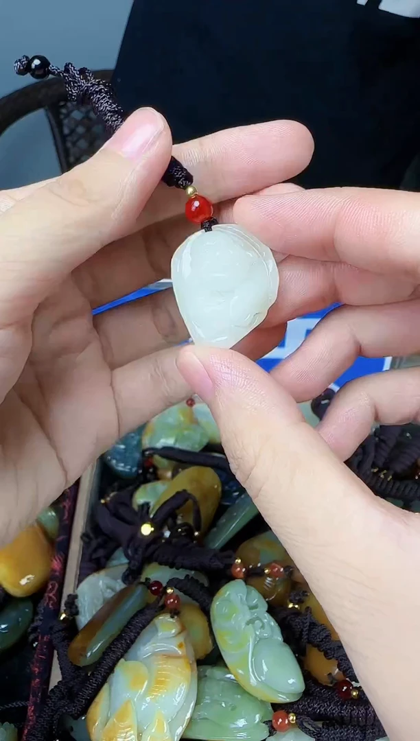 和田玉未镶嵌颈饰1