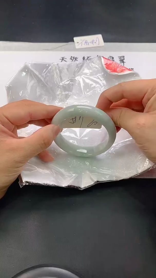 翡翠手镯未镶嵌3