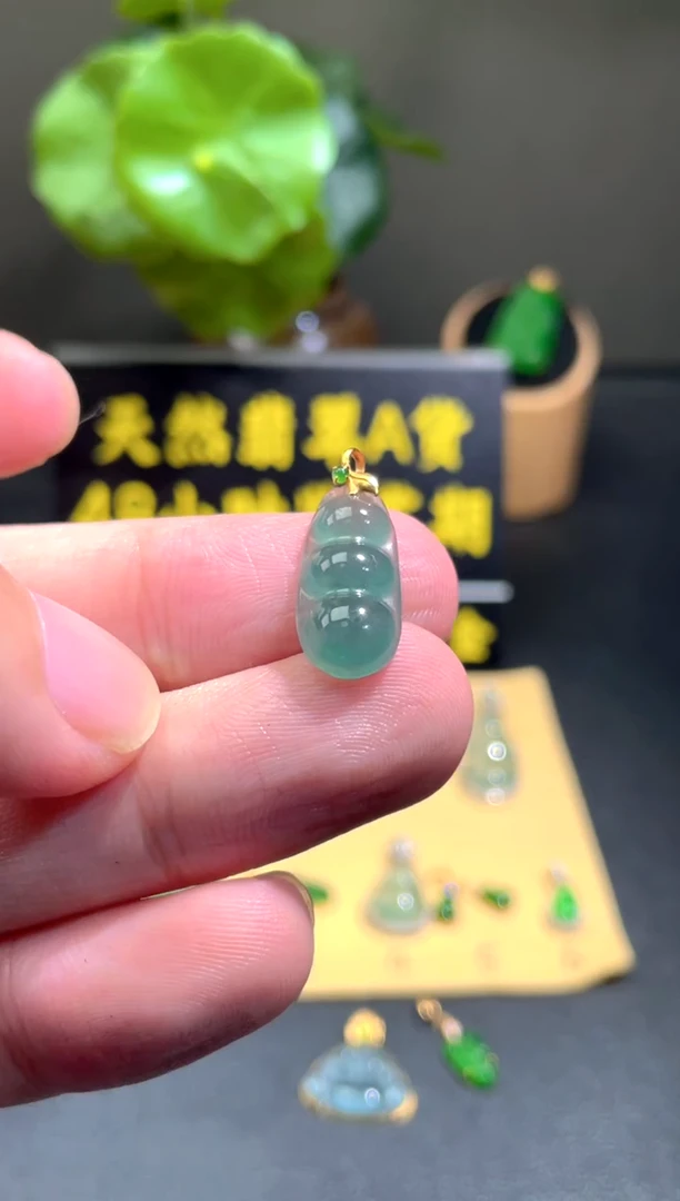 颈饰18K金镶嵌翡翠翡翠A货
