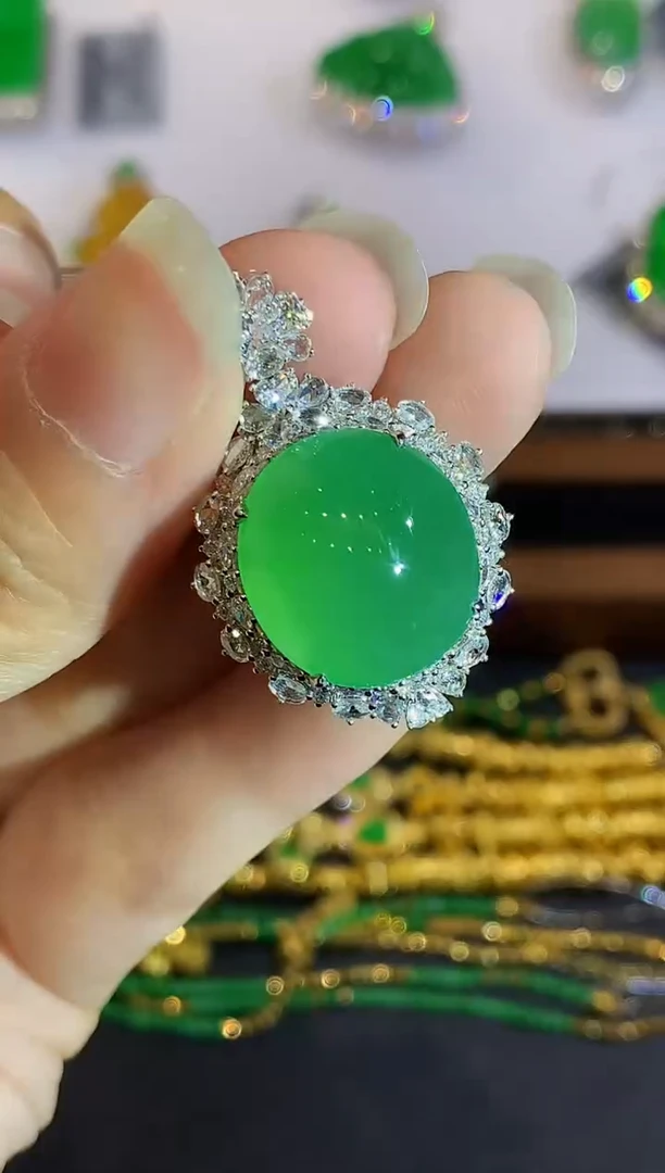 吊坠(不含链)18K金镶嵌翡翠多样性发其一