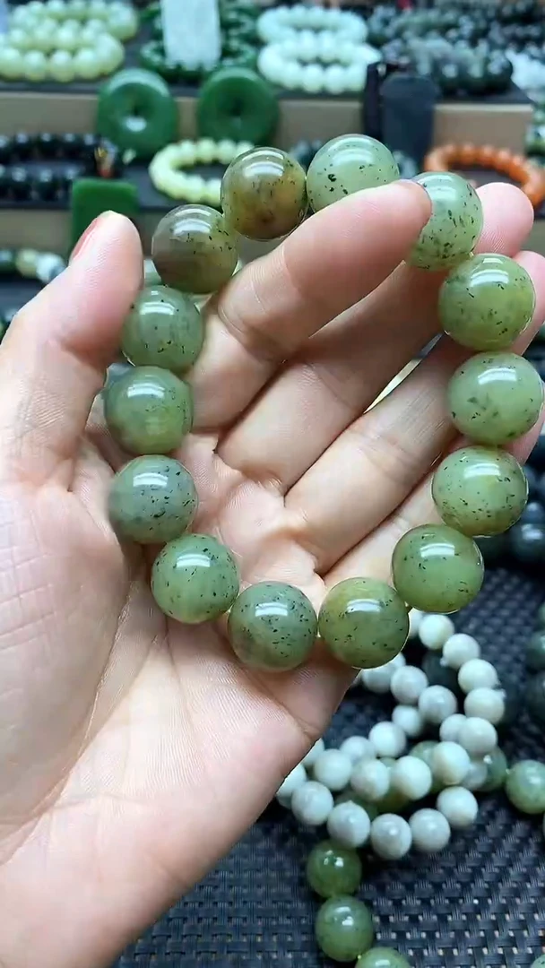 手链未镶嵌和田玉16请黄口有瑕疵