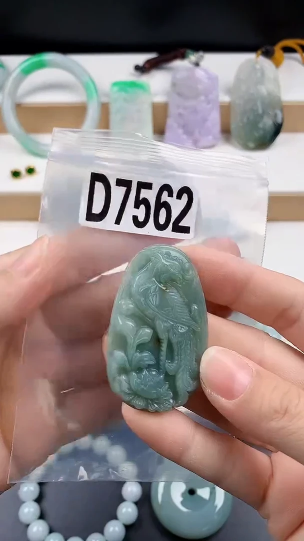 颈饰未镶嵌翡翠天然翡翠吊坠挂件