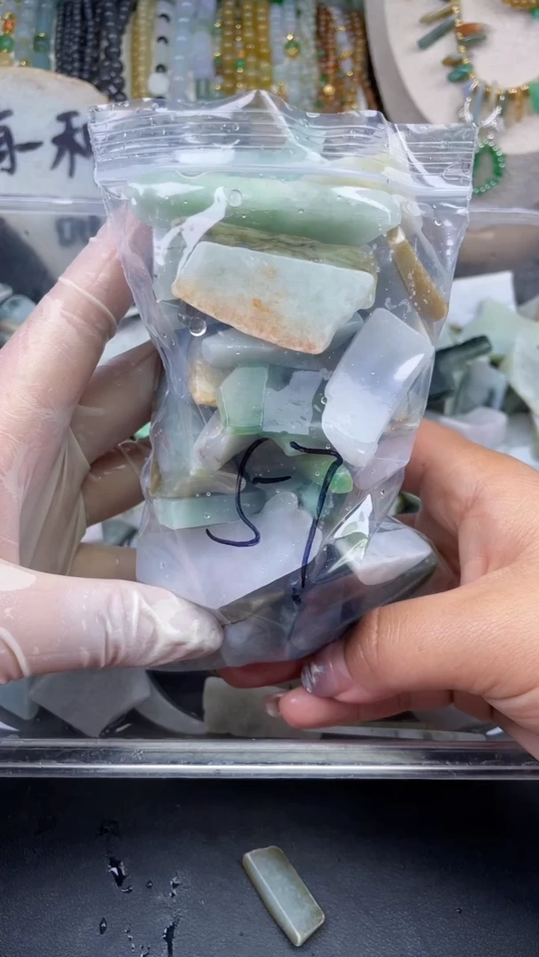 【闪购商品】翡翠颈饰未镶嵌天然翡翠大号500克57