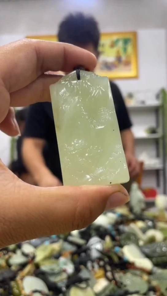 未镶嵌岫玉吊坠