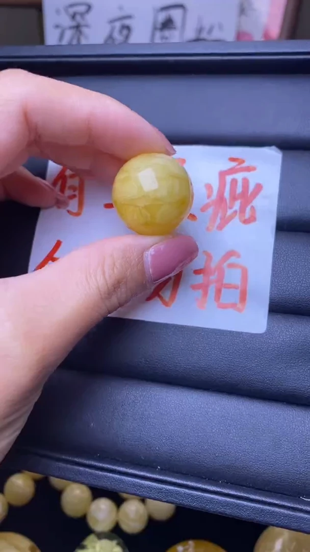 未镶嵌琥珀裸石葵.63