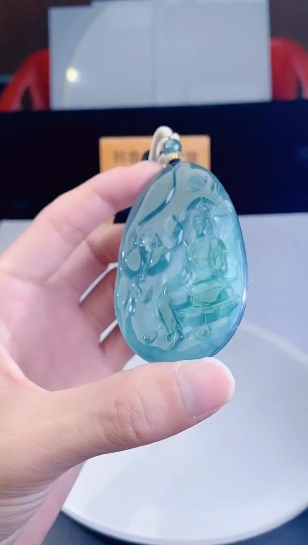 颈饰未镶嵌翡翠