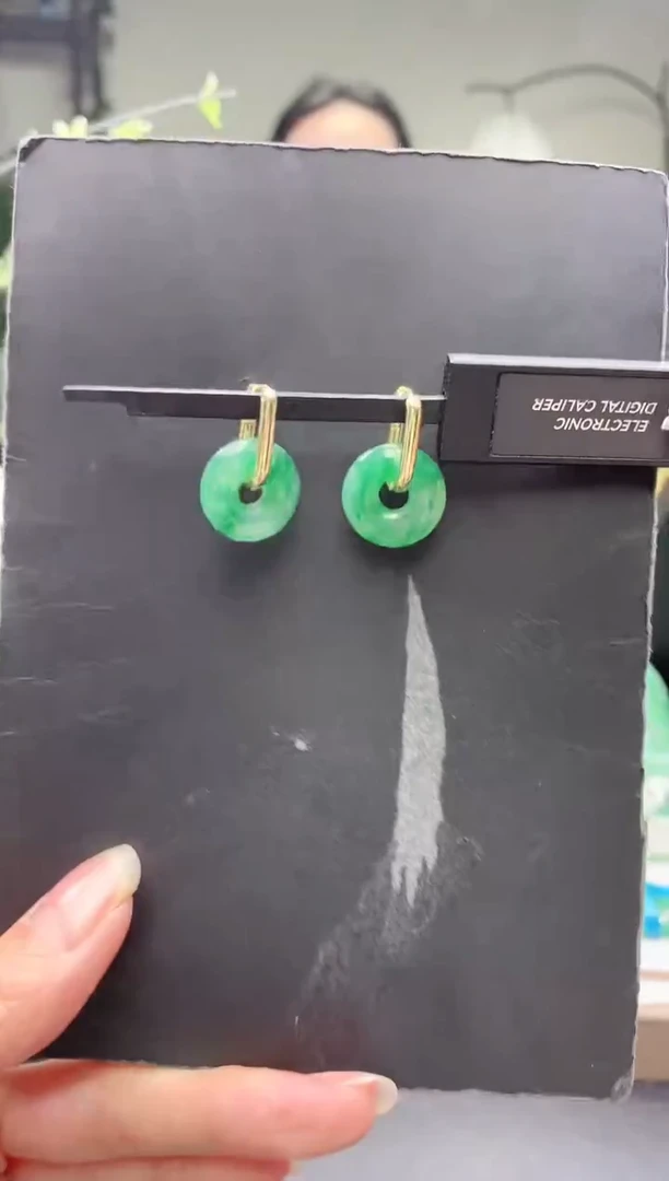 未镶嵌耳坠石英质玉耳坠