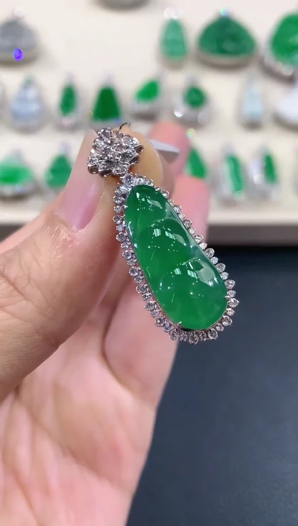 【闪购商品】翡翠吊坠(不含链)18K金镶嵌C89     