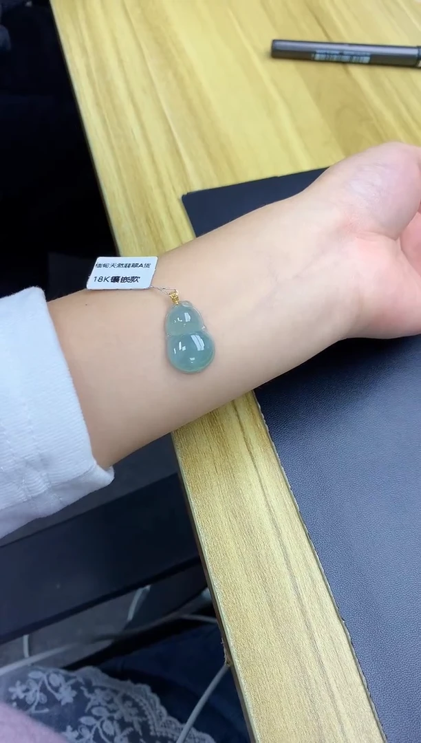 颈饰18K金镶嵌翡翠天然A货