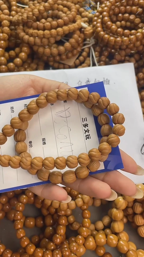 手串猴头核桃D****o猴头，易碎品，轻拿轻放，谢谢。