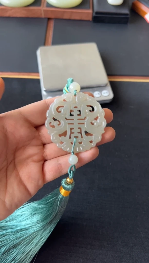 【闪购商品】和田玉挂件未镶嵌且末微色差近矿