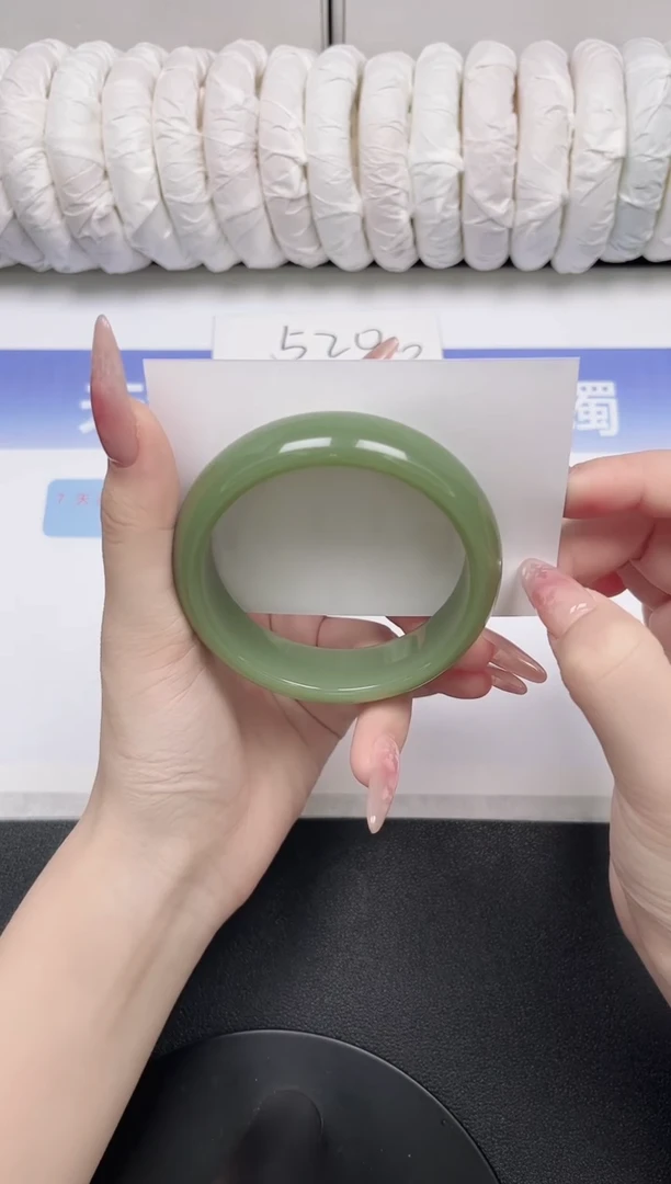 未镶嵌手镯石英质玉45-57.2