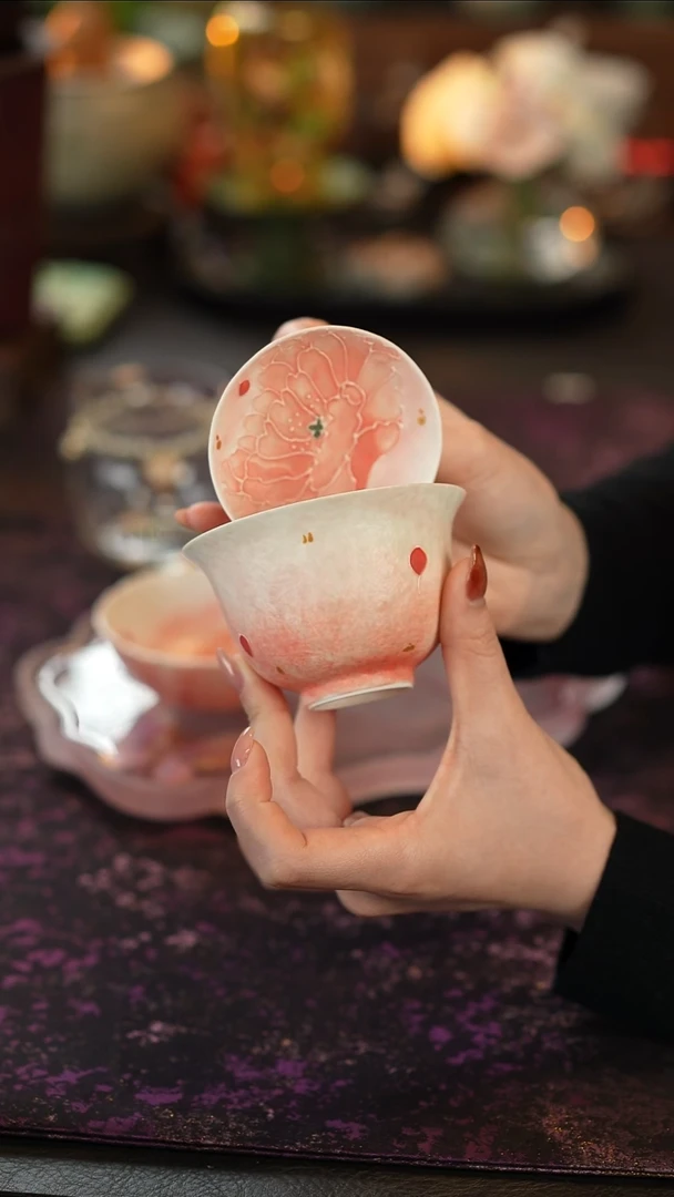 1岩矿柚粉内绘牡丹-福灵盖碗