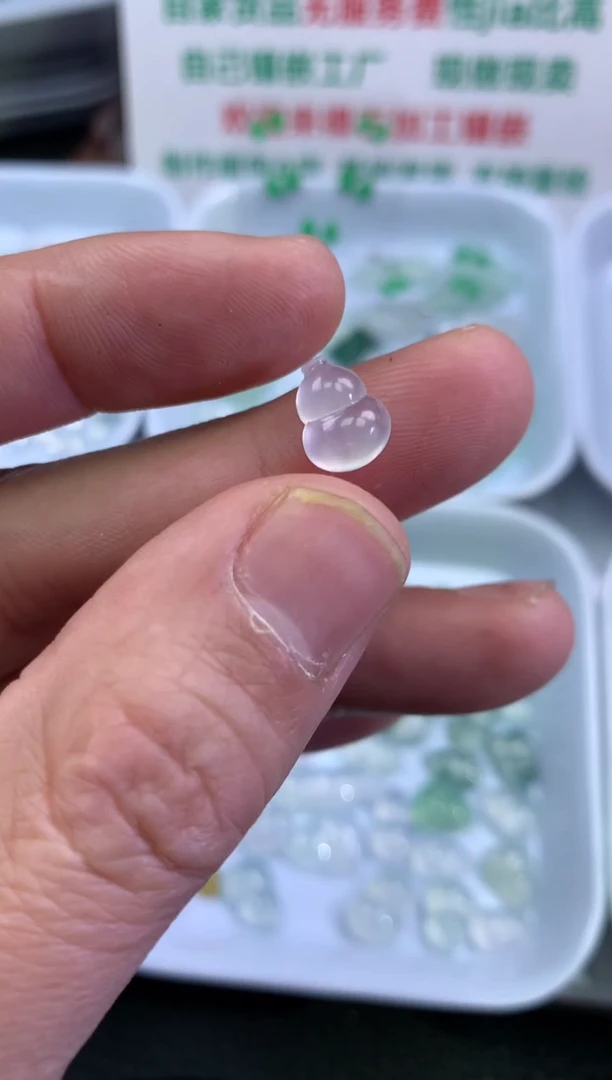 【闪购商品】翡翠颈饰未镶嵌葫芦