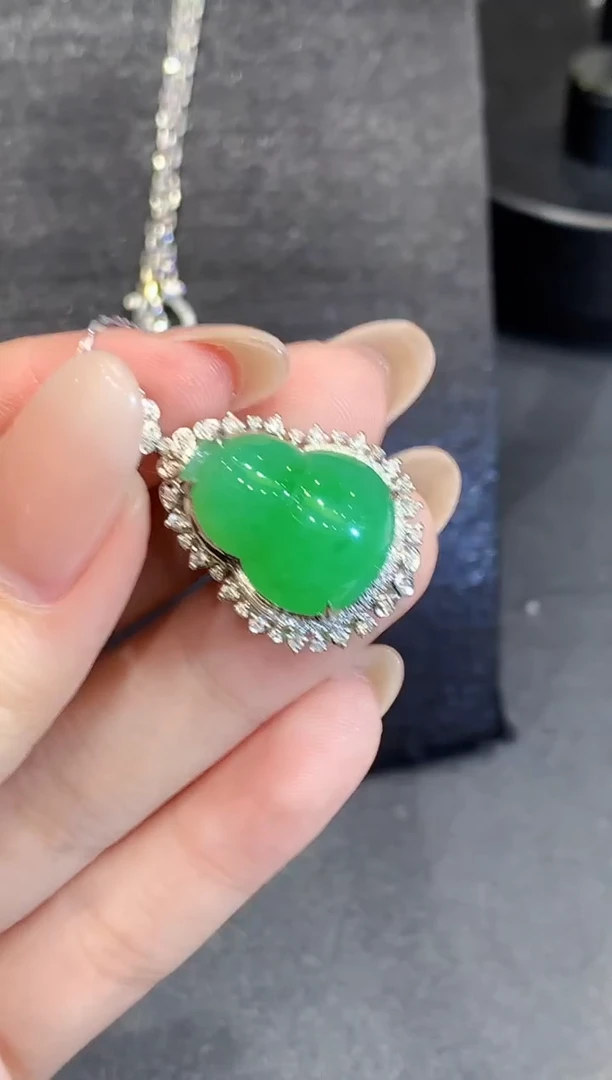 吊坠(不含链)18K金镶嵌翡翠L多样性发其一