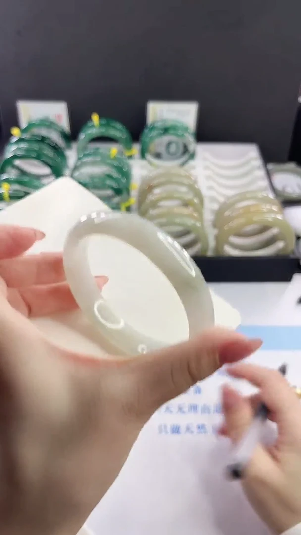 未镶嵌手镯石英质玉多样性发货V111