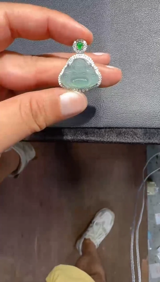 定制翡翠未镶嵌翡翠有轻微色差属于正常现象，佛公多样性发货1