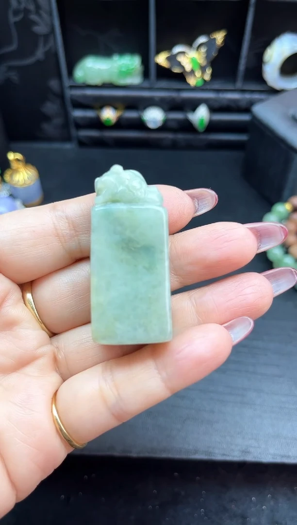 吊坠(不含链)未镶嵌翡翠印章