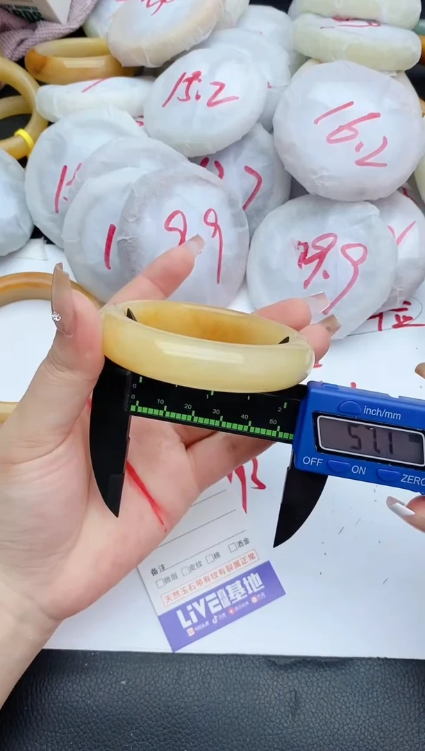 石英质玉手镯未镶嵌220+56/57