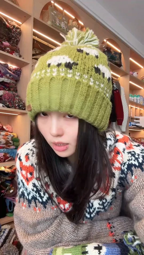 羊毛绿色翻边帽    小羊