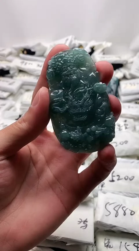 翡翠未镶嵌颈饰财神爷