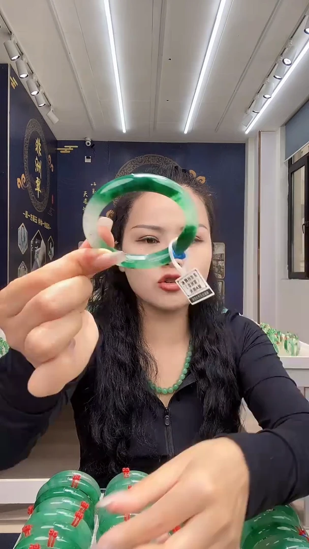 石英质玉手镯未镶嵌17