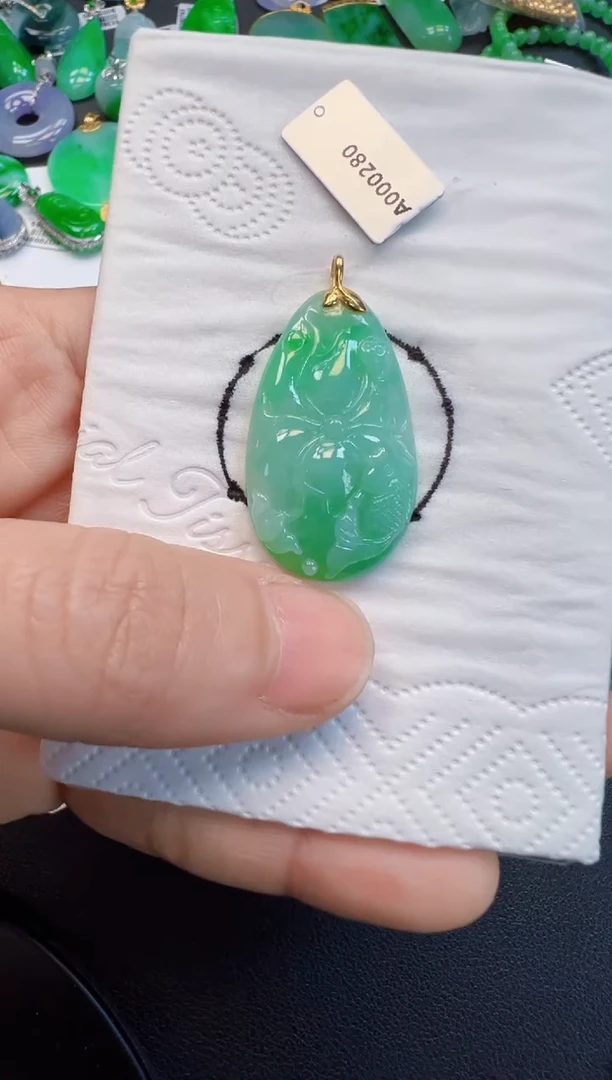 【闪购商品】翡翠吊坠(不含链)18K金镶嵌350