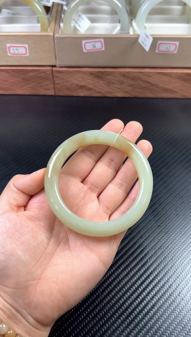 未镶嵌手镯和田玉若羌微色差60+