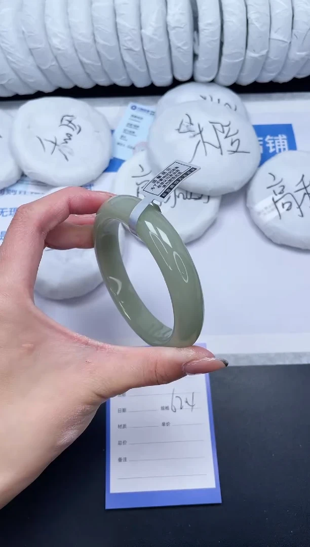 未镶嵌手镯石英质玉135-62.4DKH