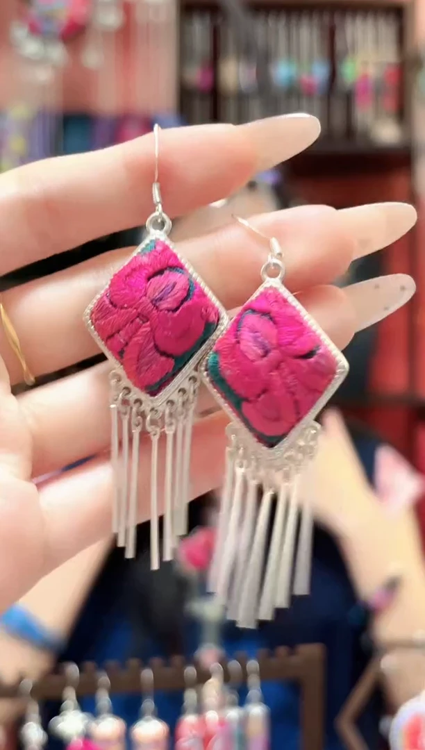 织绣云织谣民族风精美饰品  51