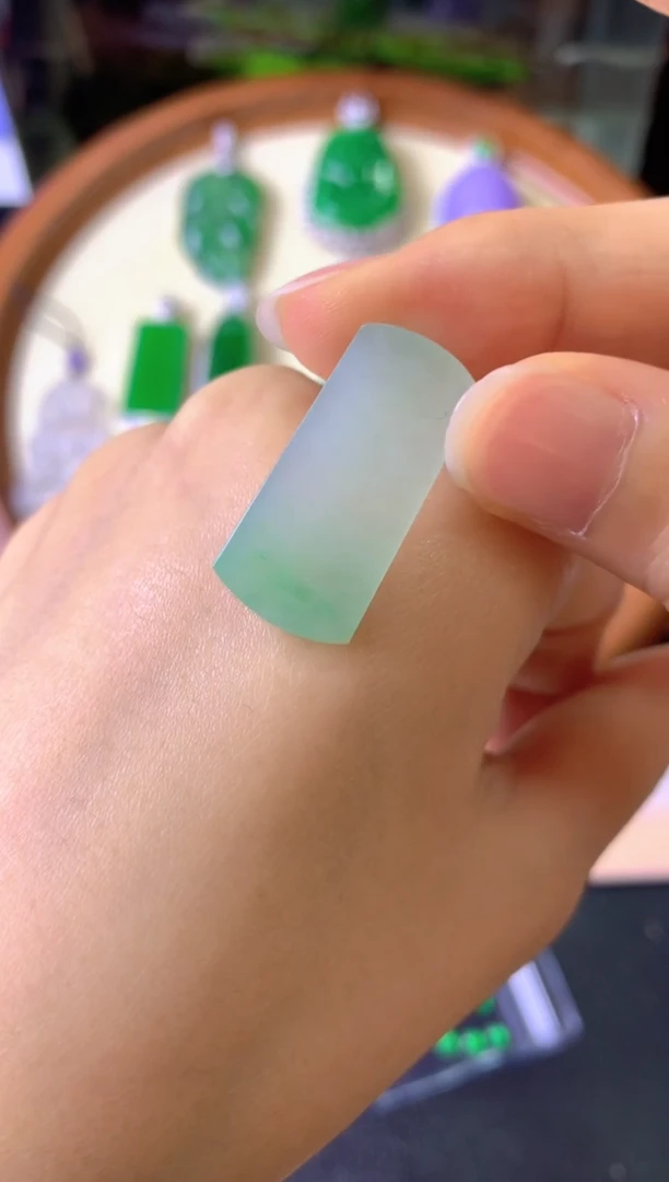 未镶嵌定制翡翠是***八毛货抛光