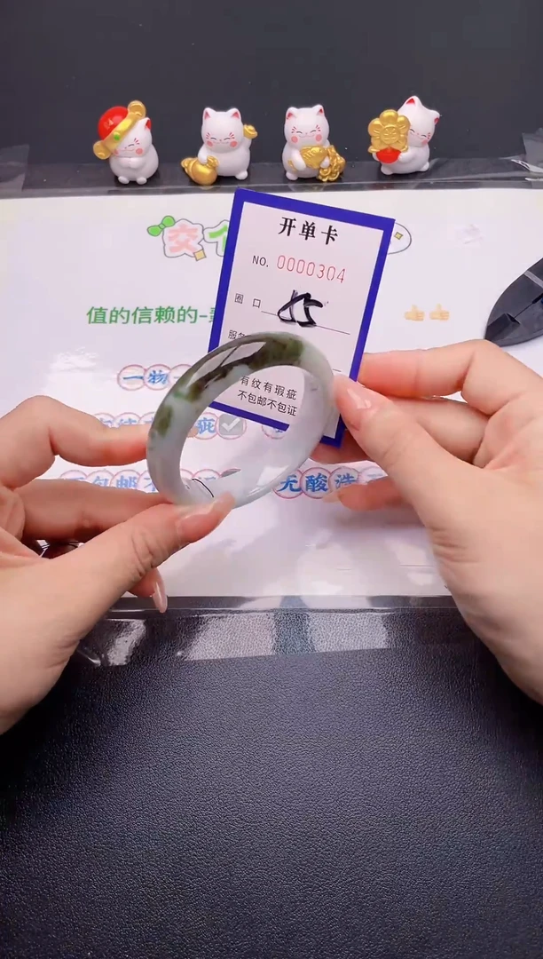 翡翠手镯未镶嵌翡翠手镯未镶嵌