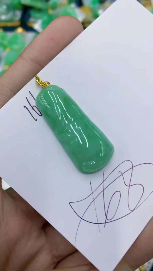 翡翠18K金镶嵌颈饰1111111111