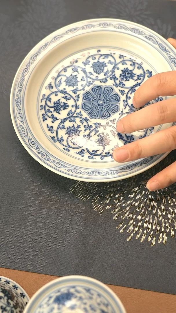 中式垂虹慕古双勾缠枝莲壶承