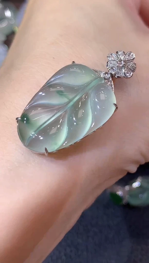 吊坠(不含链)18K金镶嵌翡翠C3
