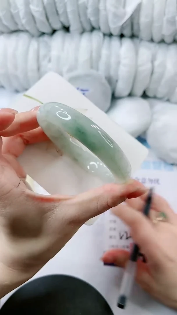 【闪购商品】石英质玉手镯未镶嵌多样性发货V240