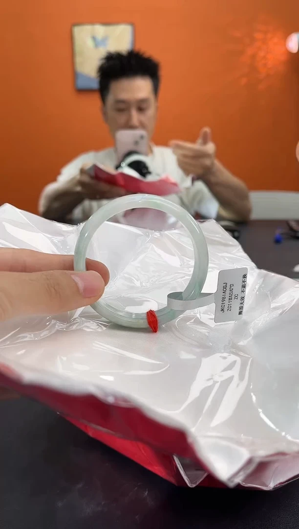 未镶嵌手镯翡翠翡翠手镯（微瑕）