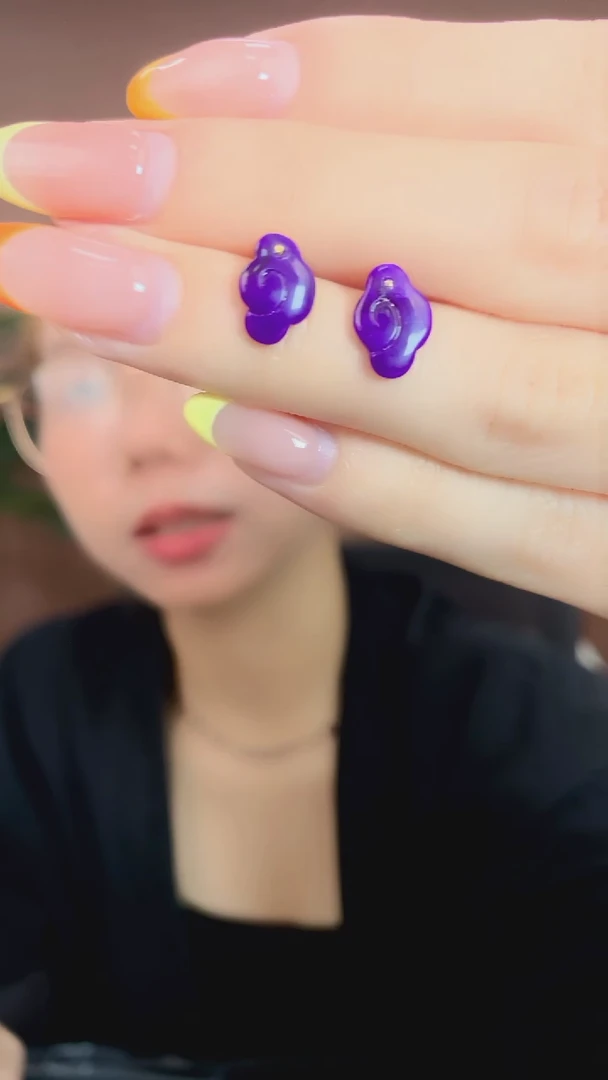 18K金镶嵌苏纪石（舒俱来）耳钉.