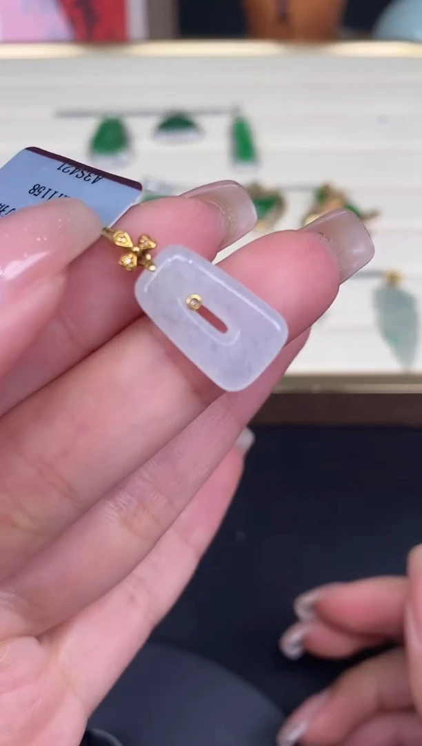 吊坠(不含链)18K金镶嵌翡翠公主扣18K金扣镶嵌@@CMT