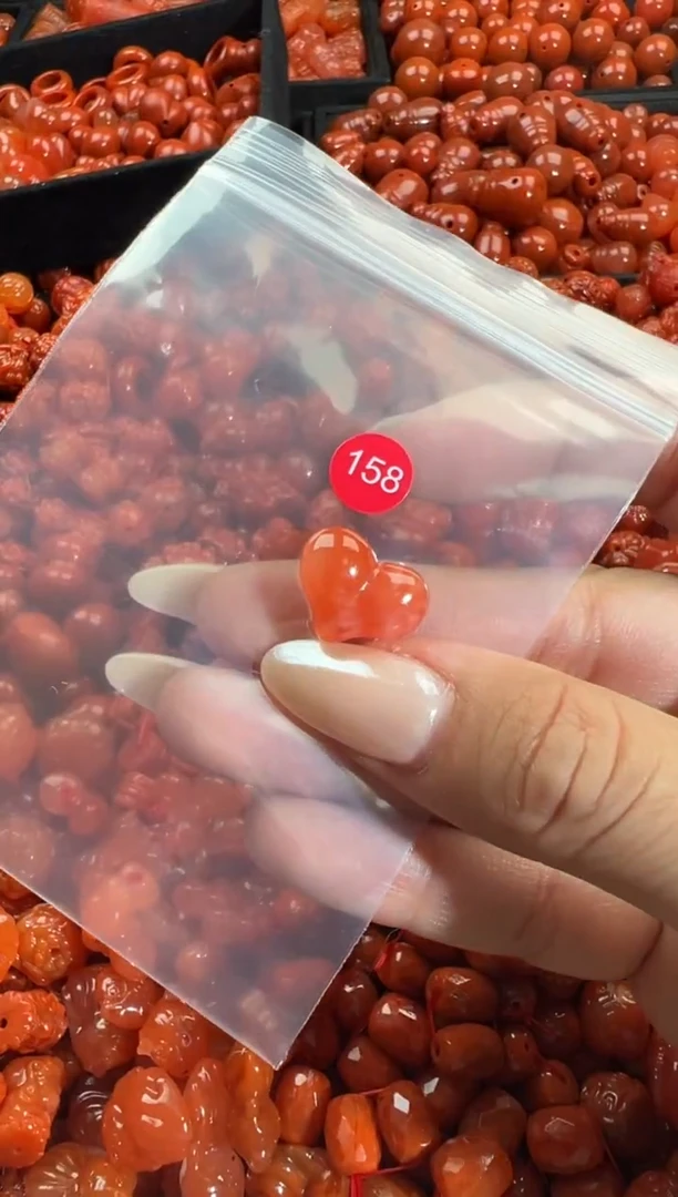 颈饰未镶嵌南红玛瑙1