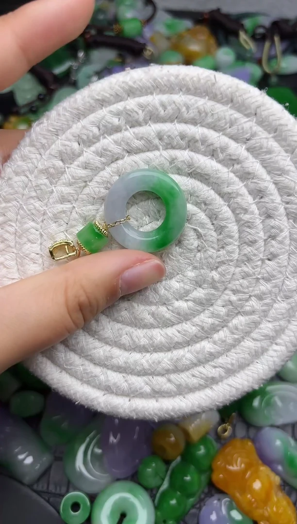 颈饰未镶嵌翡翠缅甸翡翠吊坠