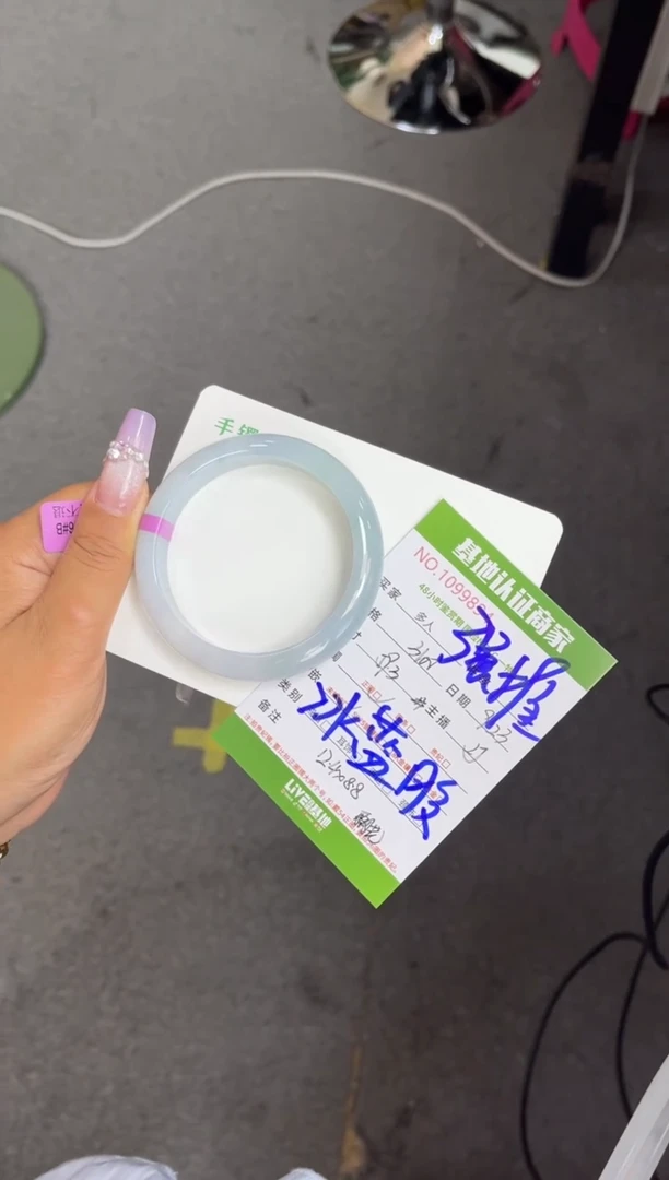 未镶嵌手镯翡翠多人