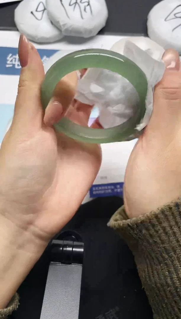 未镶嵌手镯石英质玉138-56