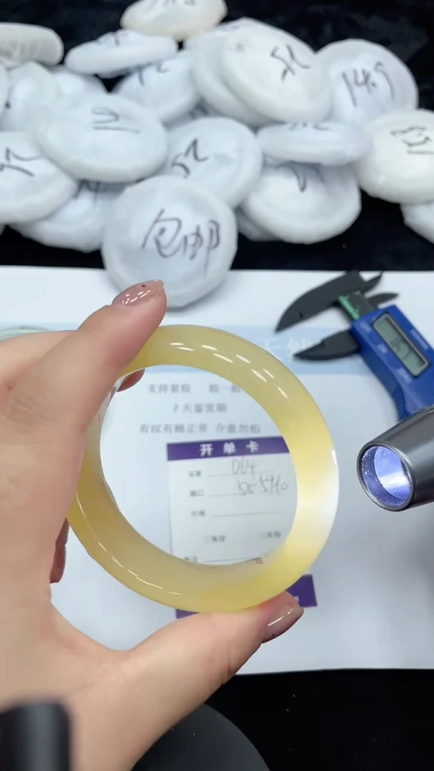 石英质玉手镯未镶嵌D64