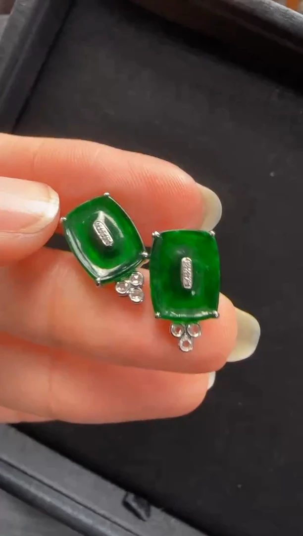 【闪购商品】翡翠耳饰18K金镶嵌652福贝一对