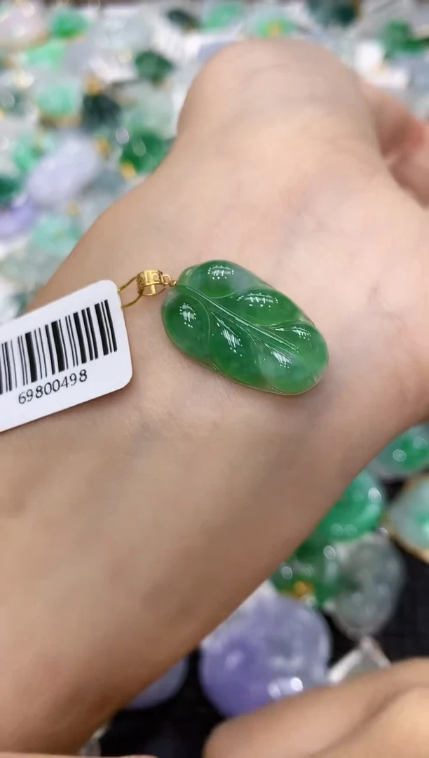 颈饰18K金镶嵌翡翠111111111111