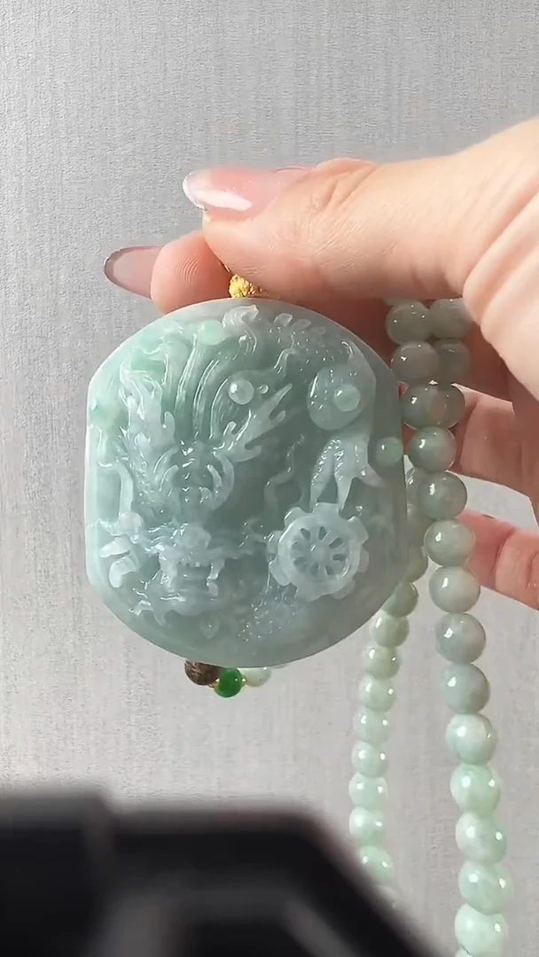 颈饰未镶嵌翡翠龙