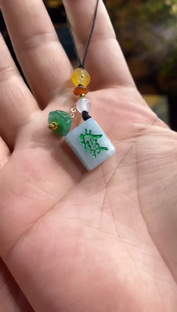 【闪购商品】翡翠吊坠(不含链)未镶嵌LS0034-37随机发其一带配石饰