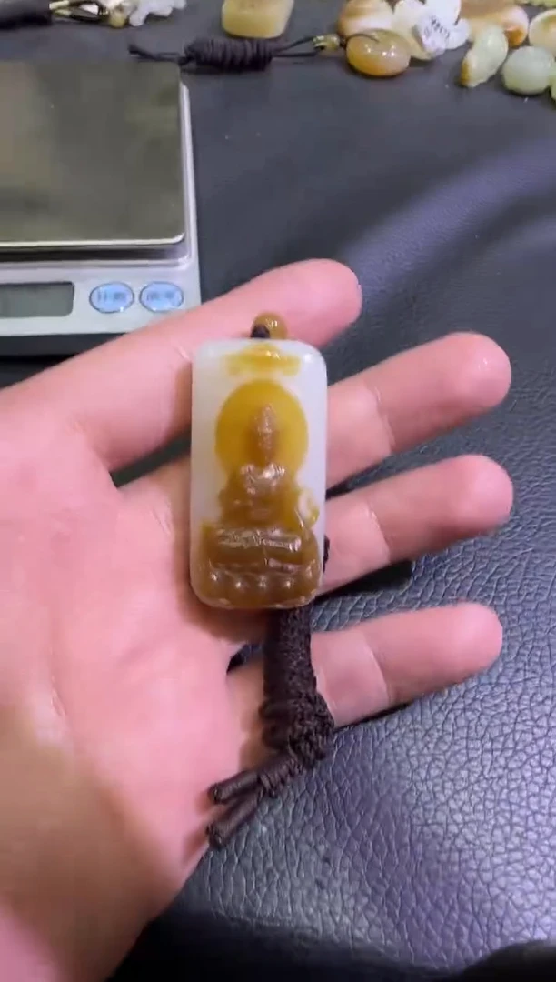 吊坠(赠链)未镶嵌和田玉金山糖白观音牌（产地直发）