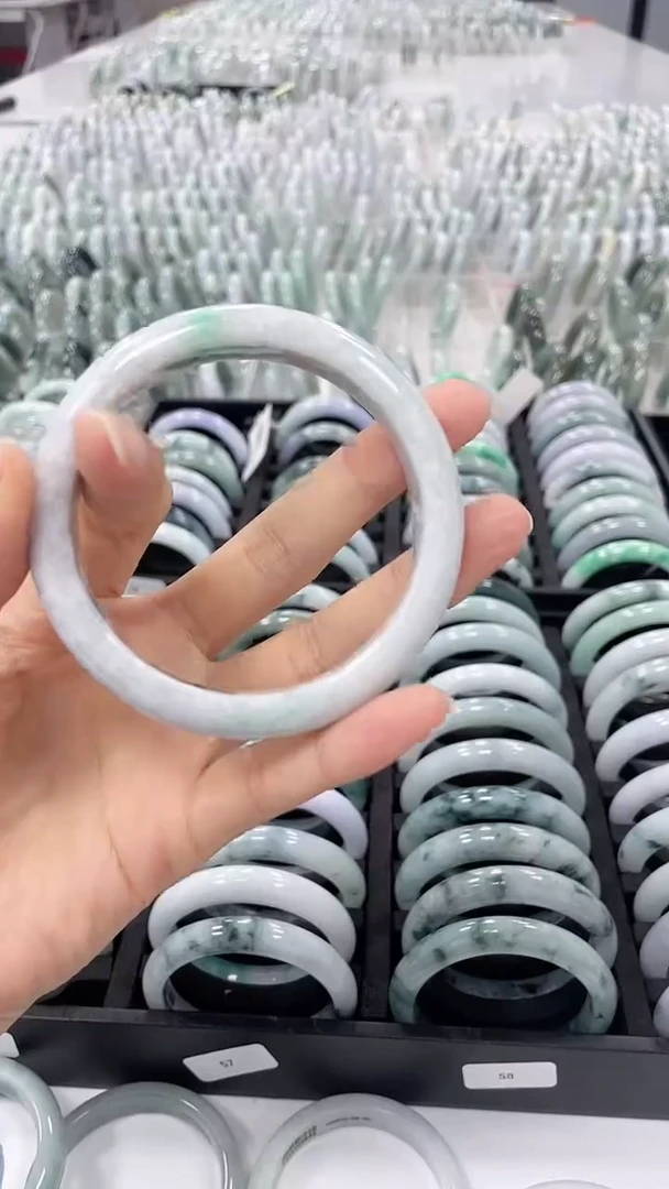 翡翠手镯未镶嵌手镯